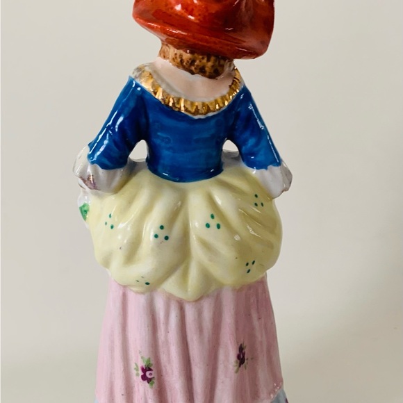 8.5 Occupied Japan Porcelain Lady Figurine - Picture 4 of 8